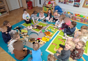 "Pacynkowy świat" - zabawy teatralne z okazji Międzynarodowego Dnia Teatru cz 2