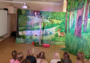 Przedstawienie teatralne "Bajka o grającym drzewie"
