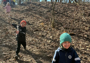 Z górki na pazurki - w poszukiwaniu wiosny udaliśmy się do pobliskiego Lasku Lindego
