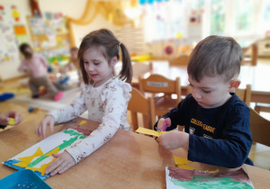 malowanie, lepienie, wycinanie i inne techniki plastyczne to to co Sroczki lubią najbardziej