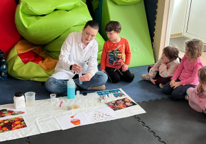 a do tego ten cały sprzęt chemiczny - odczynniki, pipetki, kolby - ciekawe czy wśród nas rośnie przyszły chemik albo lekarz - przekonamy się o tym w przyszłości