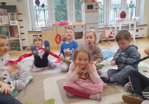 Zabawy, w których naśladujemy lub odgadujemy wspaniale rozwijają naszą wyobraźnie i ćwiczą naszą pamięć słuchową