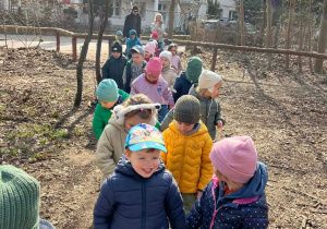 Z chęcią codziennie spacerujemy w ramach udziału w konkursie "Bielańskie Przedszkola Spacerują", w końcu nasze przedszkole jest współorganizatorem tego wyjątkowego wyzwania