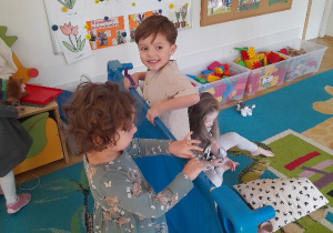 Dla nas jest to wspaniała okazja do rozwijania swoich umiejętności samoobsługowych. Czujemy się również dumni, potrzebni i docenieni przez nasze Panie.