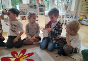 Dzięki naszym wspaniałym Rodzicom, nie tylko nasz kącik Przyrody ale cała sala pachnie wiosną