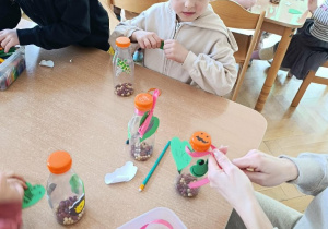 Edukacja poprzez twórcze działanie - ekogrzechotki