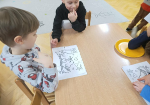 Obrazkowe puzzle - rozwijanie syntezy i analizy wzrokowej