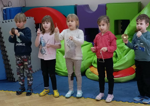 Poznawanie instrumentów muzycznych - trójkąty, talerze