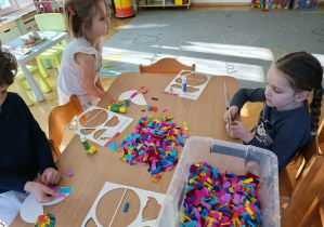 Rozwijanie twórczego myślenia ora oraz umiejętności wycinania