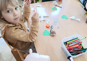 Tworzenie grzechotek z tworzył wtórnych