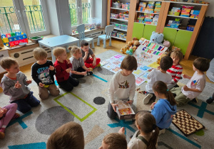 Degustujemy pyszności na urodzinach kolegi