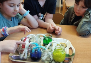 Eksperyment - wędrujaca woda