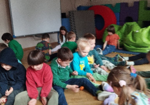 Zabawa rytmiczna Tańczące jajko