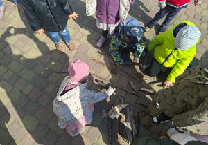 "Wiosenne symetrie" - Projekt "Świetujemy! Freblujemy!" cz 2