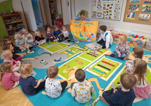 Spotkanie ze specjalistami w dziedzinie dinozaurów - Piotruś i jego Mama, rodzinka Zuzi