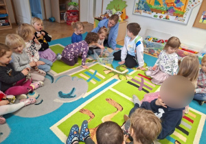 Poznanie dinozaurów i ich uważne oglądanie cz 2