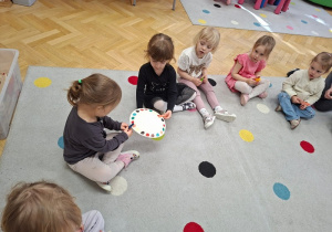 "Klamerkowa współpraca" - zadanie projektu "Świętujemy! Freblujemy!" cz 1