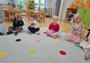 "Klamerkowa współpraca" - zadanie projektu "Świętujemy! Freblujemy!" cz 2