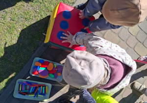 "Kolorowa matematyka na trawie" - zadanie projektu "Świętujemy! Freblujemy!"