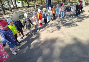 Wspólny taniec z okazji "Dnia Ziemi"