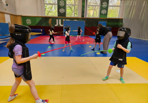Trenujemy szermierkę na zajęciach sportowych AWF