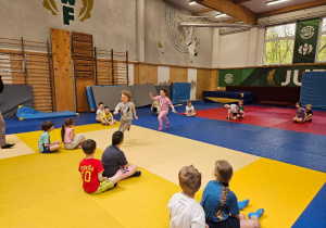 Zabawa w berka na zajęciach sportowych AWF