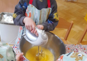 Jeszcze tylko pomieszamy zmiksujemy i babeczka gotowa