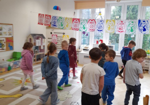 Dzień na Opak i nasze chodzenie do tyłu jak raki nieboraki