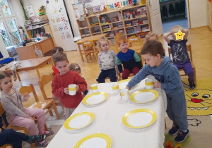 Uczymy się nakrywać do stołu - czyli savoir vivre przy stole
