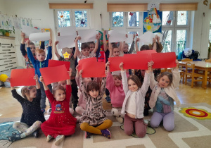 Przygotowując się do Święta naszej Ojczyzny z dumą prezentujemy naszą Żywą Flagą