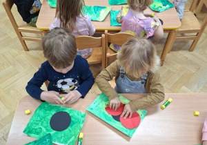 "Biedronki" - praca wg D. Dziamskiej "Świat z kółek"
