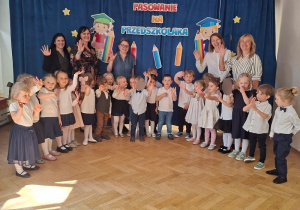 "Pasowanie na Przedszkolaka" - zdjęcie grupowe