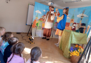 "Spacerkiem po Warszawie" - oglądanie przedstawienia Warszawskiego Koliberka cz 1