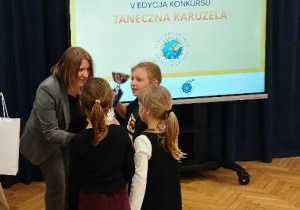 Odbieramy nagrodę za konkurs muzyczny Taneczna Karuzela 2