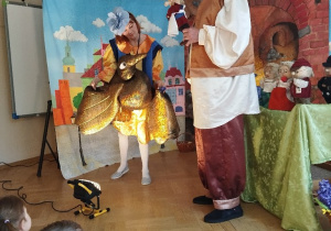 Oglądamy teatrzyk Legendy o Warszawie