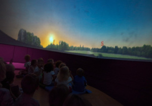 "Wschód i zachód Słońca" - pokaz w mobilnym Planetarium