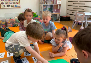 Zajęcia matematyczne z Panią Moniką - wspaniała, twórcza zabawa pomagająca nam utrwalić nasze umiejętności matematyczne