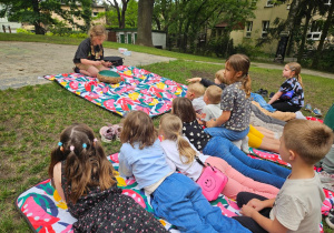 Dzień Pustej Klasy - relaks na kocykach przy dźwiękach tambu