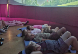 Kosmos w przedszkolu podczas warsztatów w Mobilnym Planetarium