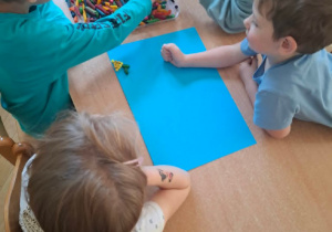 Praca w grupach - zabawy sensoryczne 1