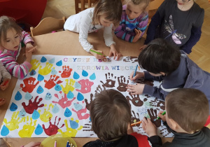 Tworzenie plakatu z okazji Światowego Dnia Higieny Rąk.