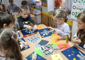 Wykonanie pracy plastycznej -Statki kosmiczne
