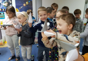 Zabawy pacynką papierowej myszki
