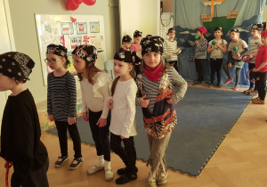 Śpiew piosenki na konkurs muzyczny - Grać każdy może