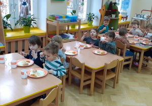 Kulturalne spożywanie posiłku przez dzieci